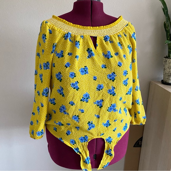 No boundaries size 2X women’s blouse, long sleeve shared neckline, yellow blue - Picture 3 of 15